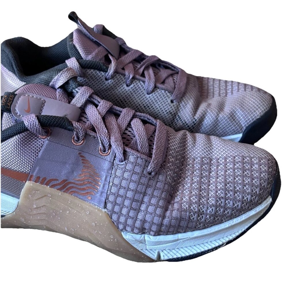 Nike Metcon 8 Premium Purple Smoke Metallic Copper Sneaker Women Size 7.5 - Picture 3 of 16
